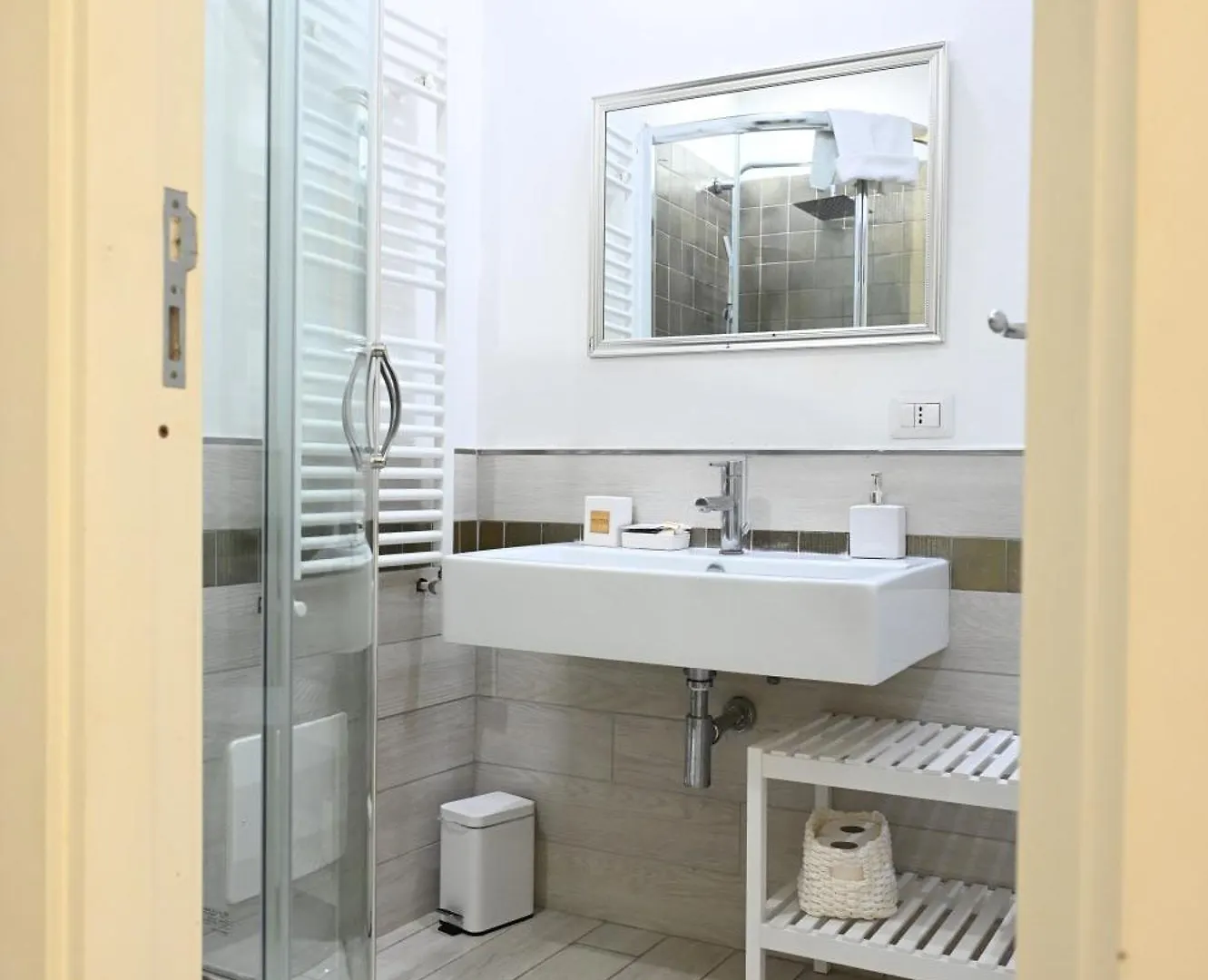 Chiaia Chic House Apartment Naples Italy